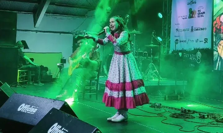 Uma pequena notável, Sofia Graboski transforma músicas conhecidas em verdadeiras obras de arte