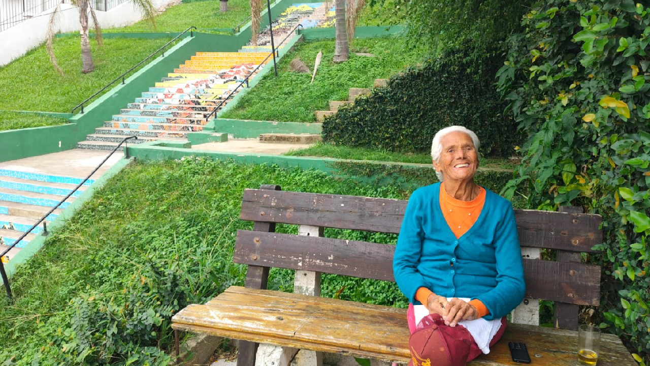 Aos 89 anos, moradora preserva a memória da Rua 14 de Outubro e relembra a “Lomba do Inferno”