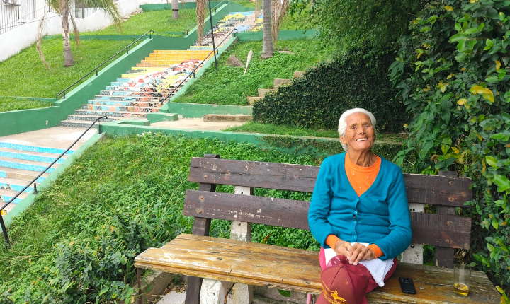 Aos 89 anos, moradora preserva a memória da Rua 14 de Outubro e relembra a “Lomba do Inferno”