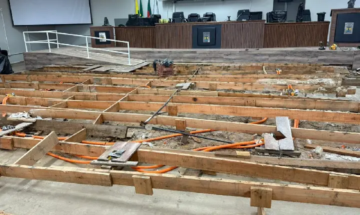 Câmara de Vereadores de Guaíba realiza reforma do plenário durante recesso legislativo