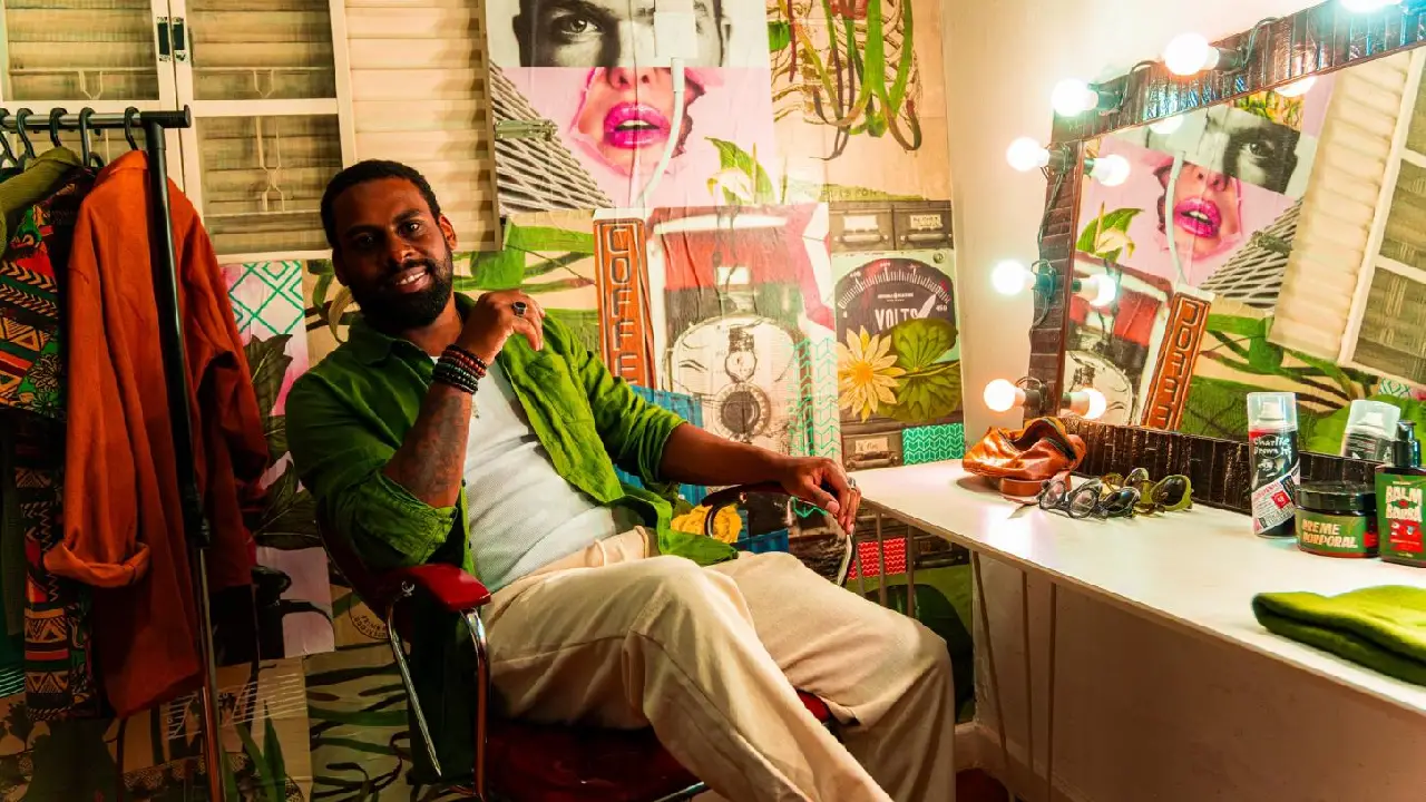 Criado em Guaíba, cantor Binho Ribeiro lança álbum com participações internacionais