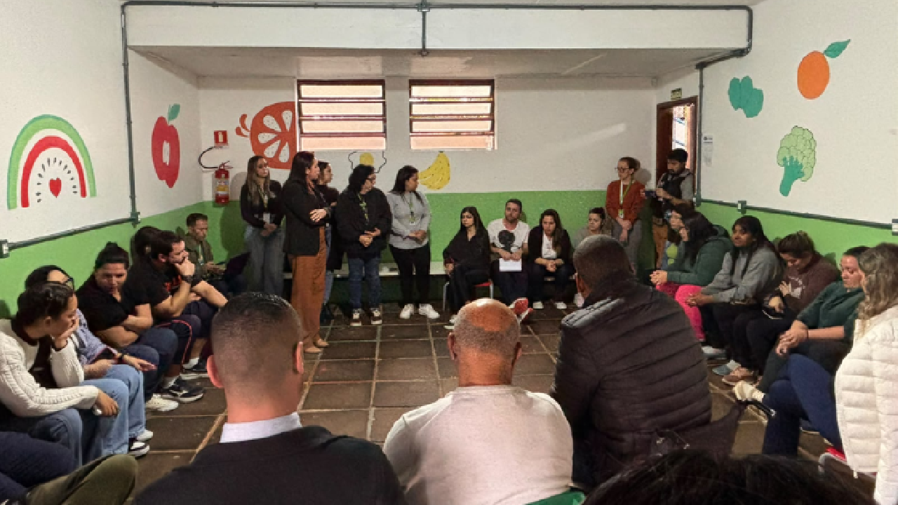 Após reunião com pais, Secretaria de Educação reorganiza turmas do anexo da escola Três Patinhos