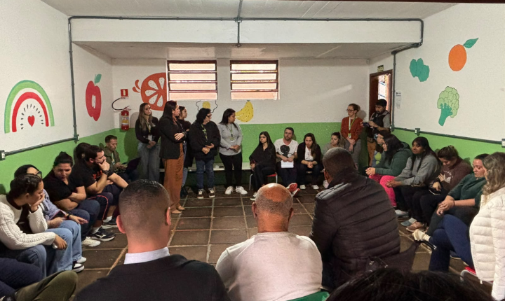Com pressão dos pais, Secretaria de Educação reorganiza turmas do anexo da escola Três Patinhos