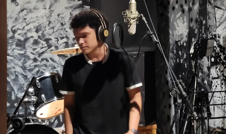 Jovem cantor de Guaíba Efraim Paiva lança a música “Me Deixe Esquecer”; ouça