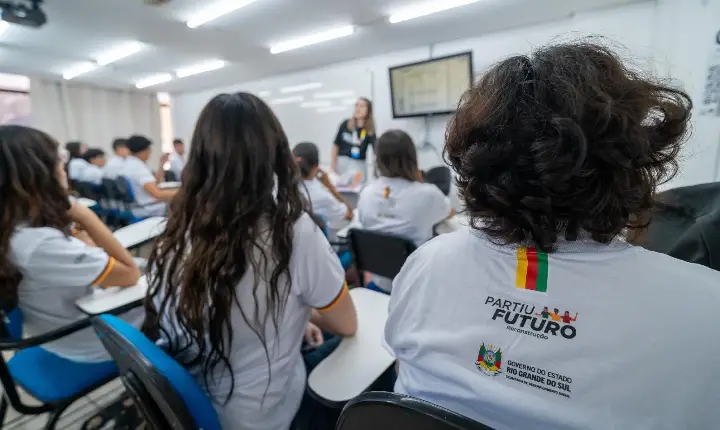 Jovens do programa 'Partiu Futuro Reconstrução' iniciam as aulas em Guaíba e região