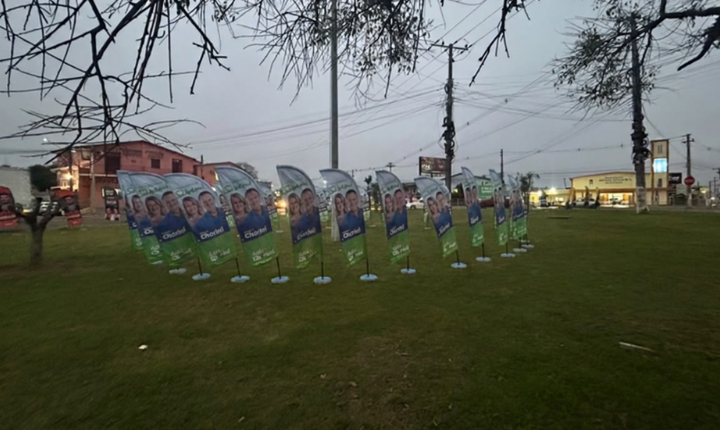 Justiça Eleitoral manda retirar wind banners de candidatos na entrada de Guaíba