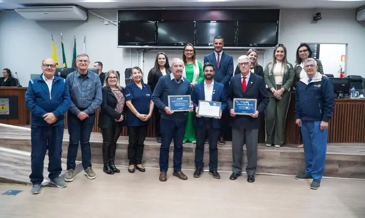 Rotary Guaíba recebe visita do governador Francisco Valle e homenagem na Câmara pelos 70 anos