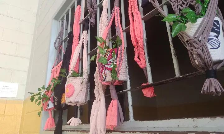 Sesc realiza cursos e oficinas de artesanato e capacitação profissional na Penitenciária Feminina de Guaíba