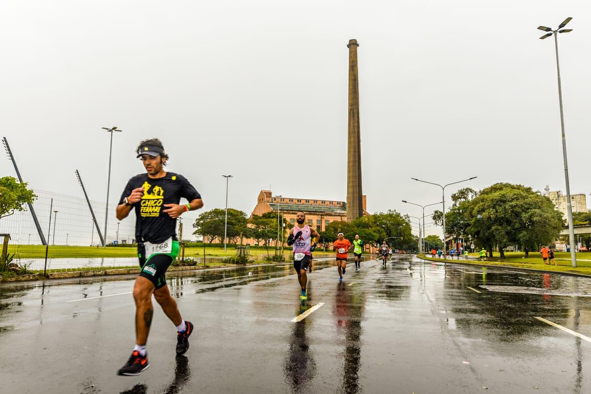 Atleta guaibense troca Maratona de Porto Alegre por desafio solidário em 42km de esteira