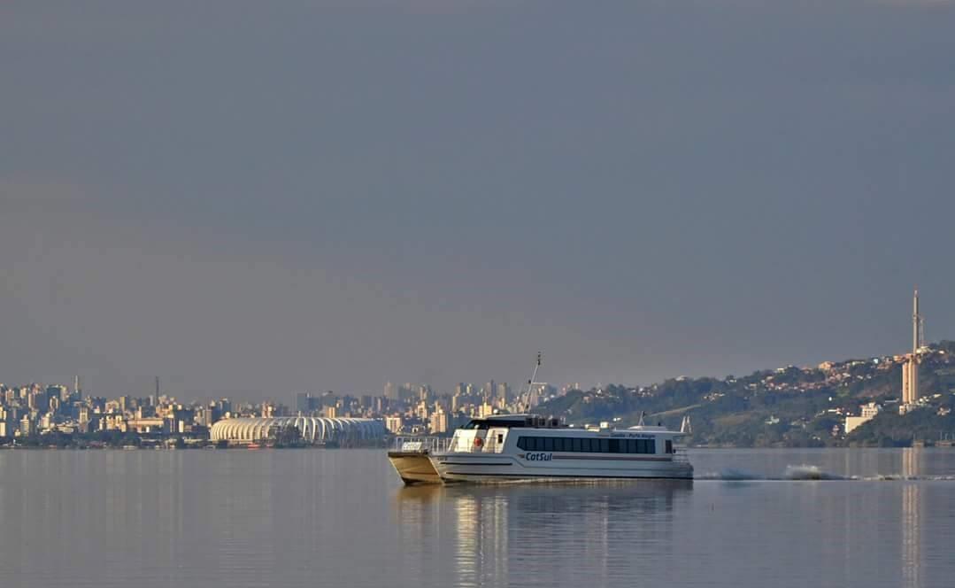 Catsul anuncia retomada de viagens do catamarã aos sábados; veja os horários