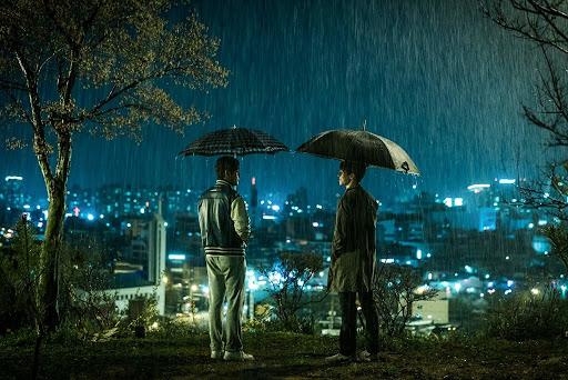 Aquele idiota está desconfiado!