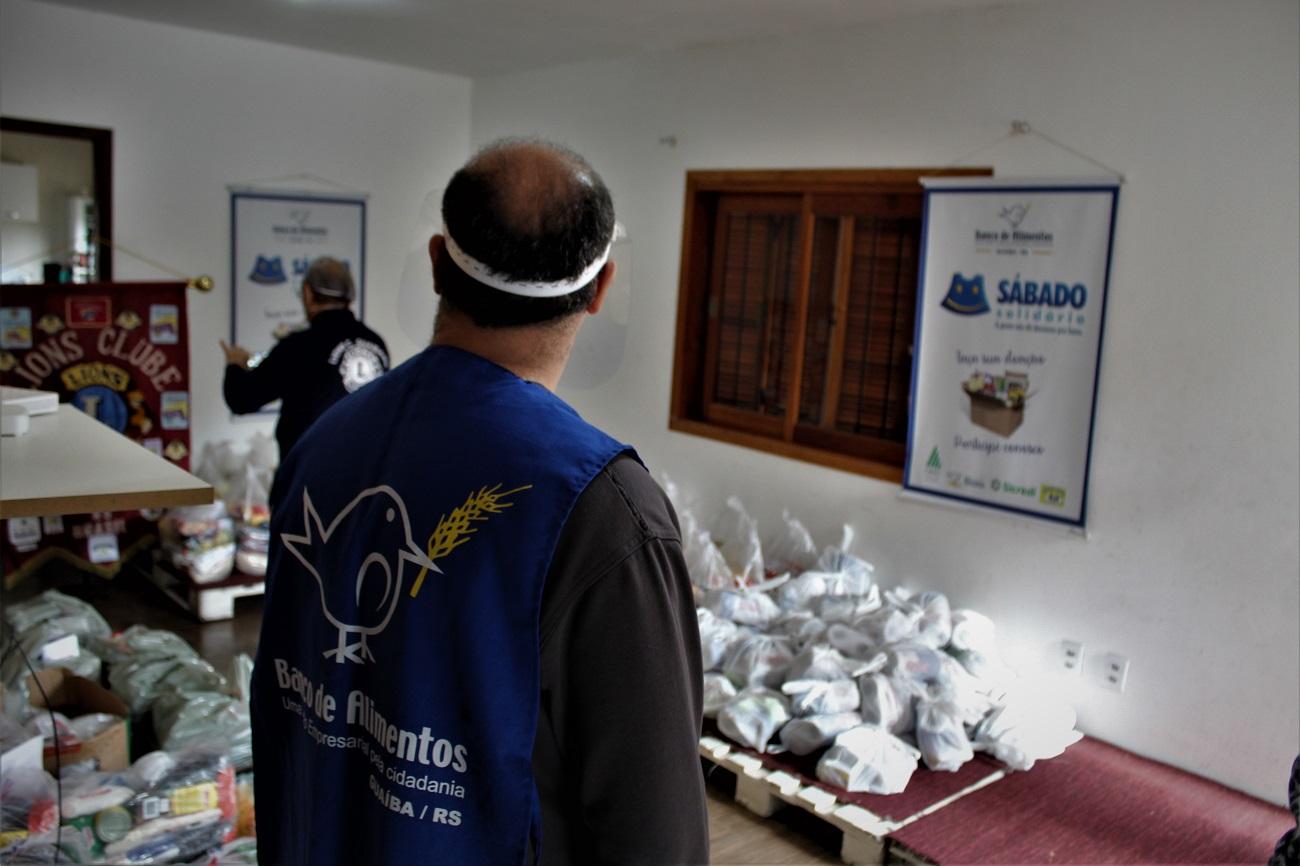 Lions de Guaíba troca prêmio de um jantar e doa 50 cestas básicas para o Banco de Alimentos