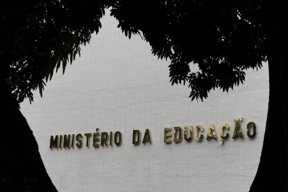Ministério sem titular, entre polêmicas e desafios