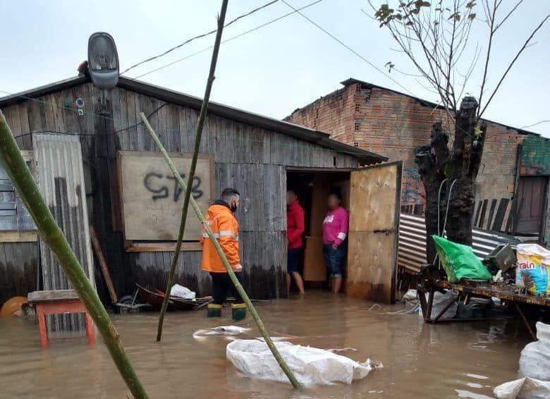 Após forte temporal em Guaíba, voluntários e Defesa Civil arrecadam doações para famílias atingidas