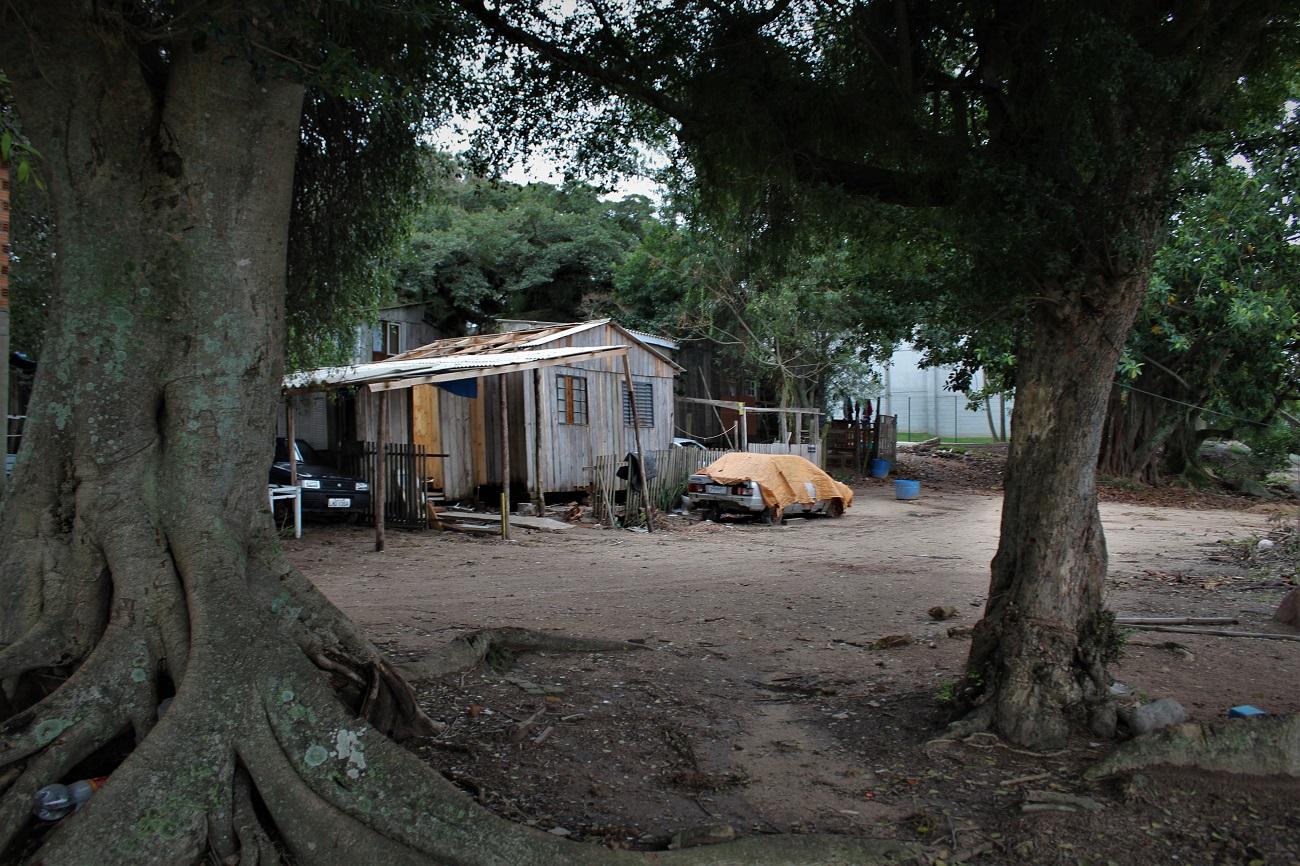 Moradores de área invadida na Praia da Alegria serão removidos