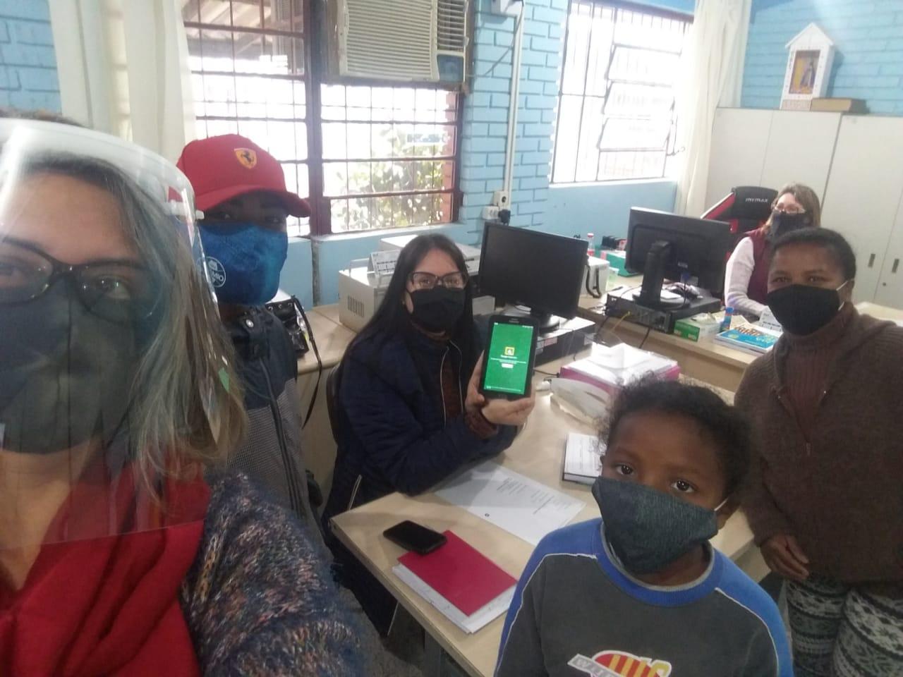 Projeto em escola no Passo Fundo busca doações de celulares para alunos terem acesso remoto