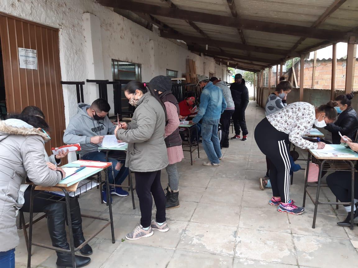 Projari distribui vale-alimentação para 230 famílias em vulnerabilidade social