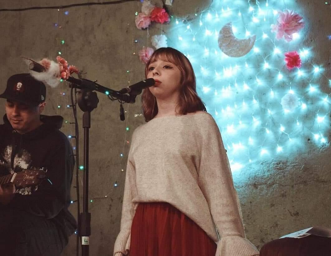 Cantora guaibense Adrelise Costa vence concurso de k-pop, estilo musical coreano