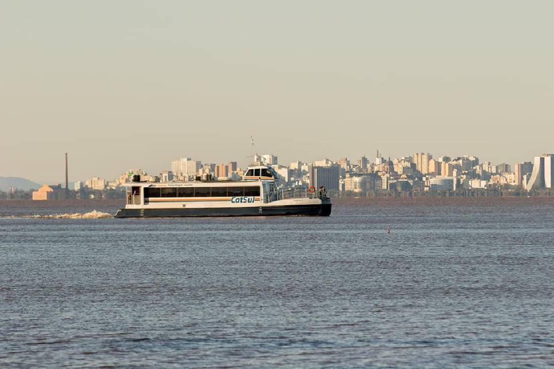 Catamarã registra aumento de passageiros e amplia horários aos dias de semana