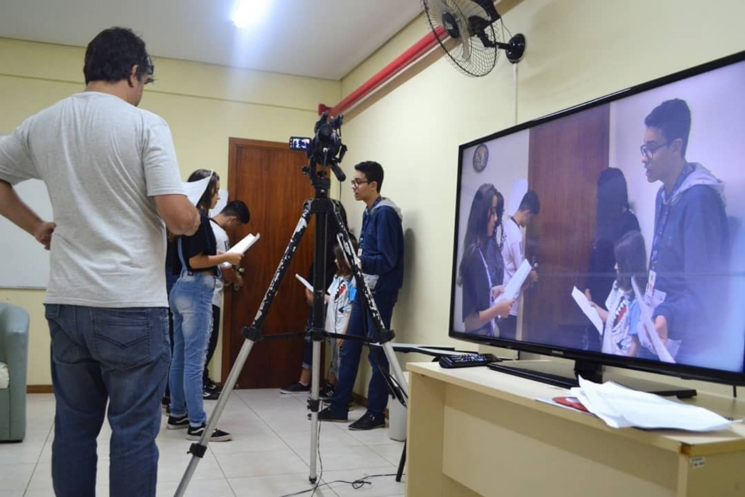 Projari oferta oficinas online de arte circense e cinema para crianças e adolescentes