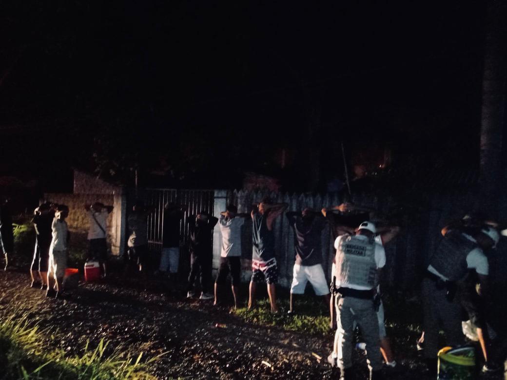 Brigada Militar encerra festa clandestina com cerca de 50 pessoas no Ermo