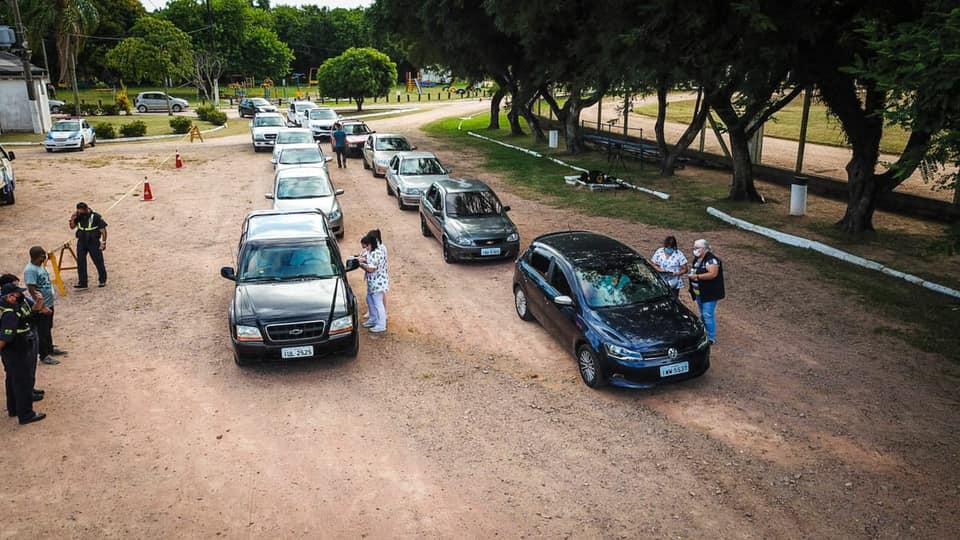 Em drive-thru, Guaíba vacina mais de 500 idosos contra covid-19