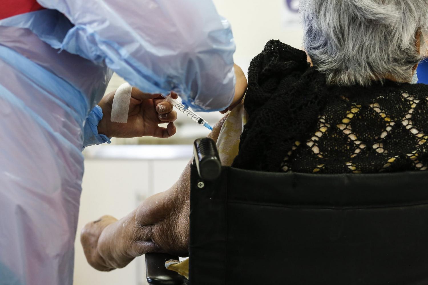 Guaíba começa vacinação contra covid-19 para idosos acima de 80 anos na quinta-feira