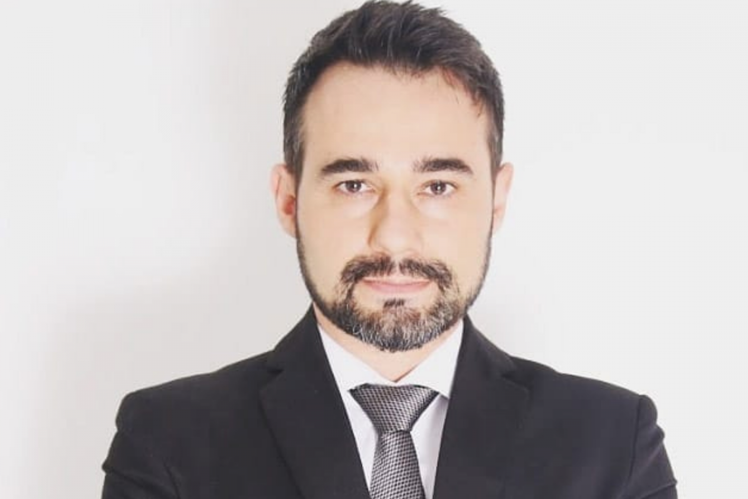 Quem não está preparado para perder o trivial, não é digno de conquistar o essencial