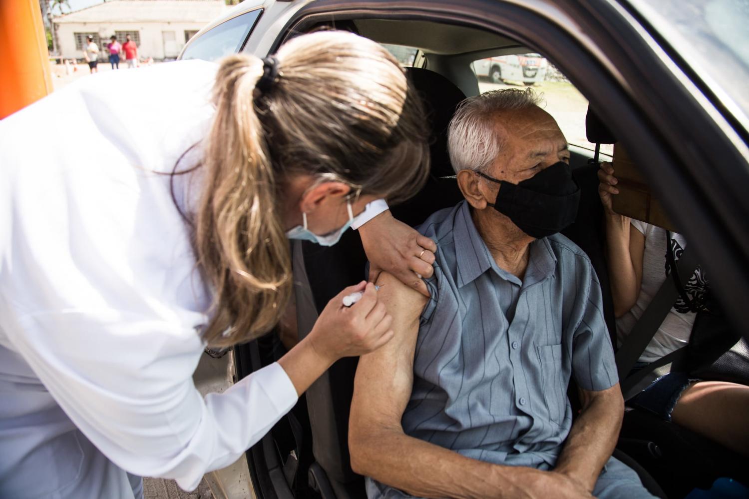Guaíba amplia vacinação para idosos acima de 67 anos nesta quinta-feira, em drive-thru