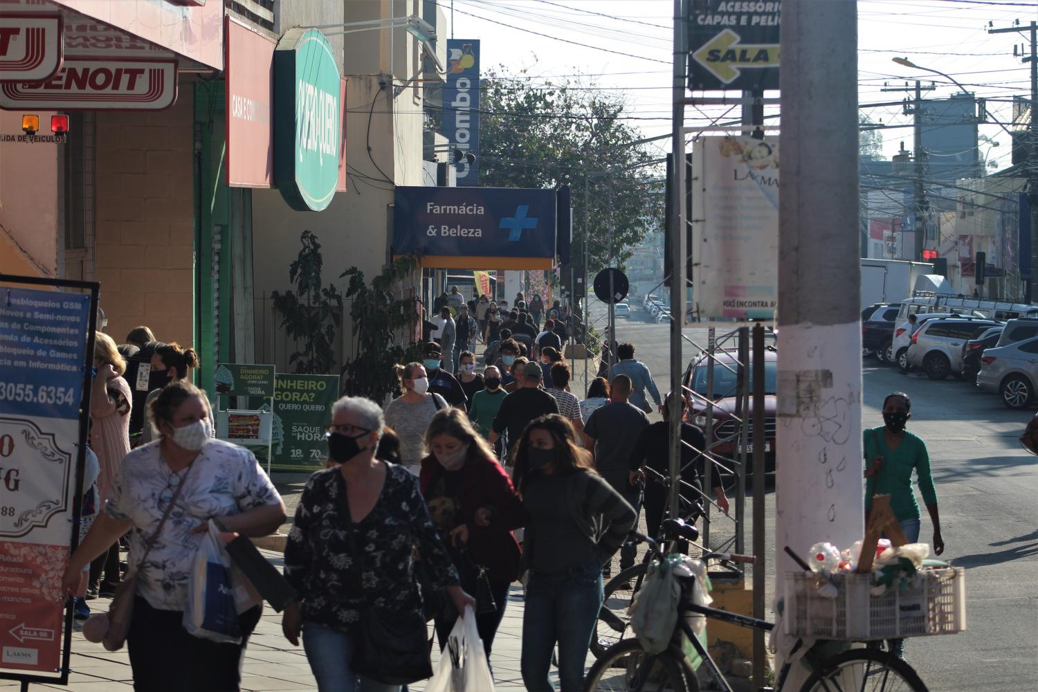 Governo estadual permite abertura de comércio e restaurantes neste sábado