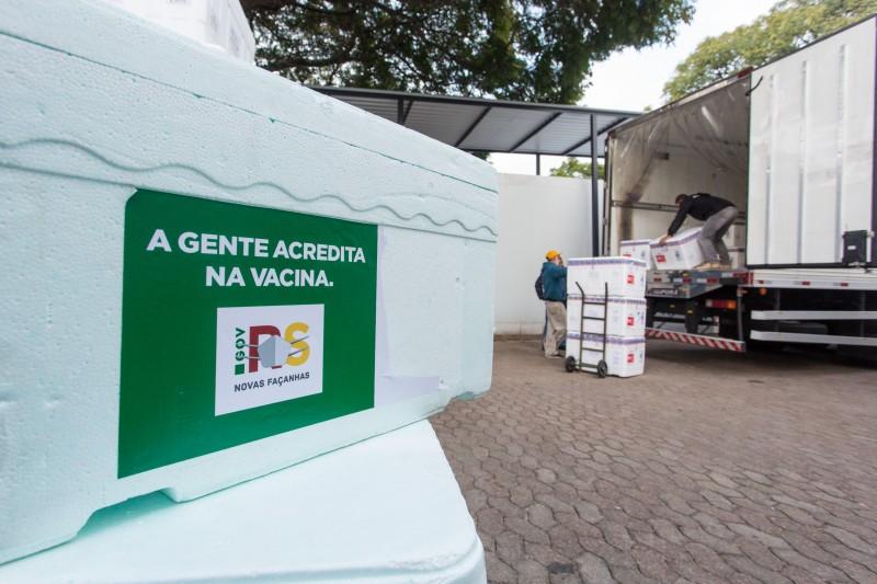 Guaíba recebe mais 1,8 mil vacinas contra covid-19, a maioria da AstraZeneca