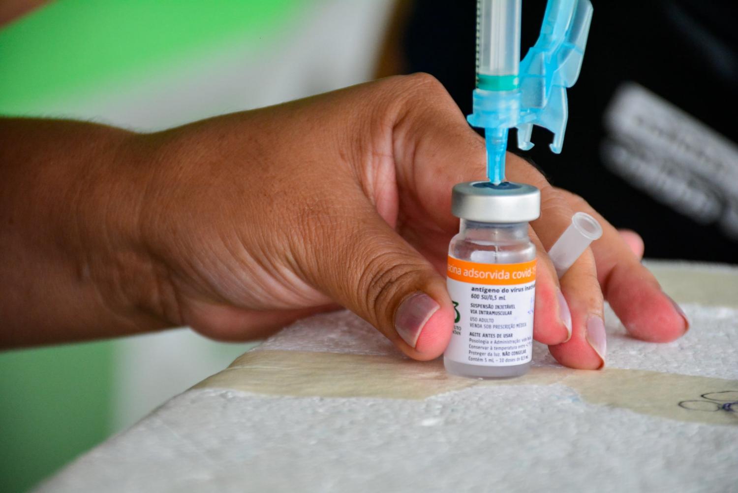 Campanha de vacinação para pessoas com comorbidades continua nesta quarta-feira