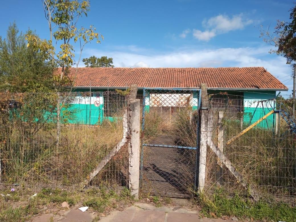 Pr&eacute;dio da antiga escola Albino Hackmann continua abandonado na Florida, zona sul de Gua&iacute;ba
