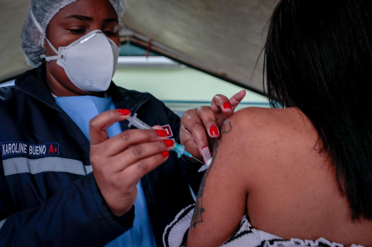 Pessoas de 49 anos começam a se vacinar nesta segunda-feira em Guaíba, no Coelhão