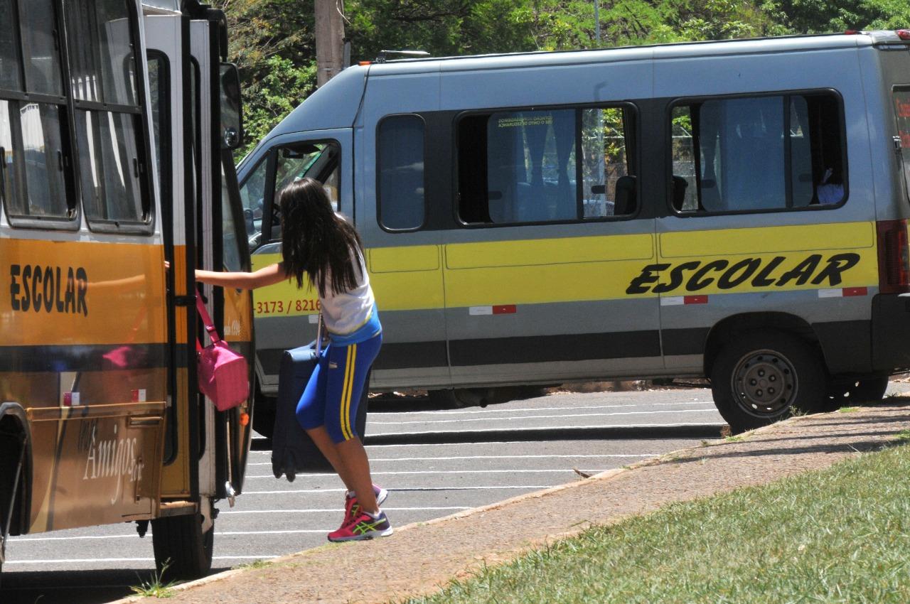 Câmara aprova mais contratações na Educação e auxílio emergencial para vans escolares