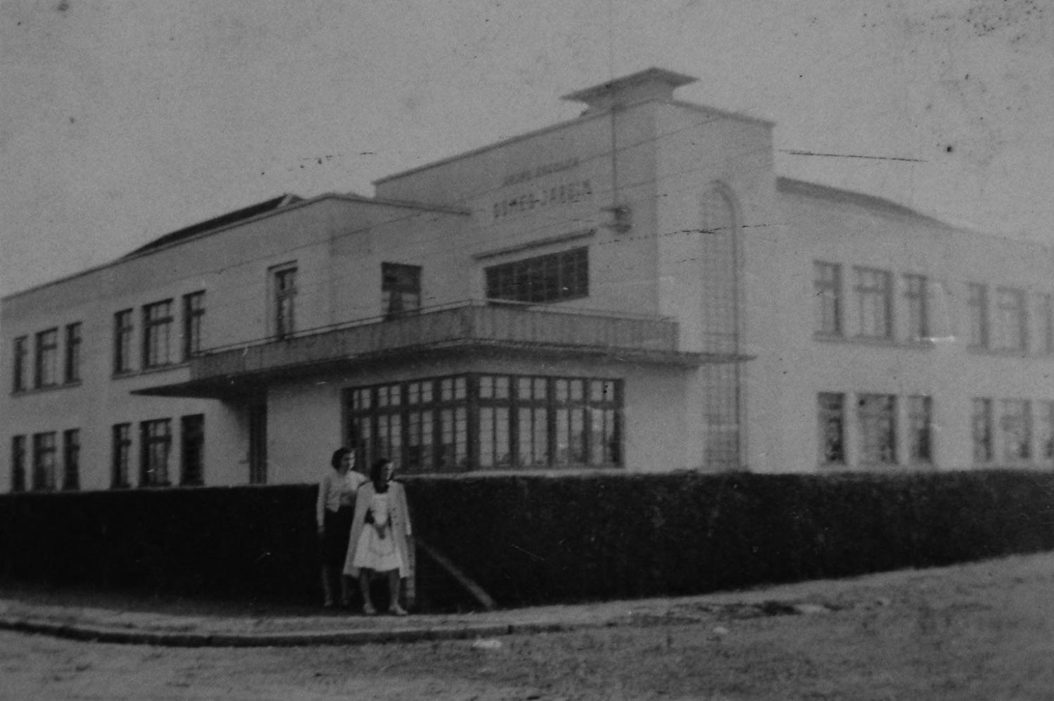 Escola Gomes Jardim completa 95 anos de história