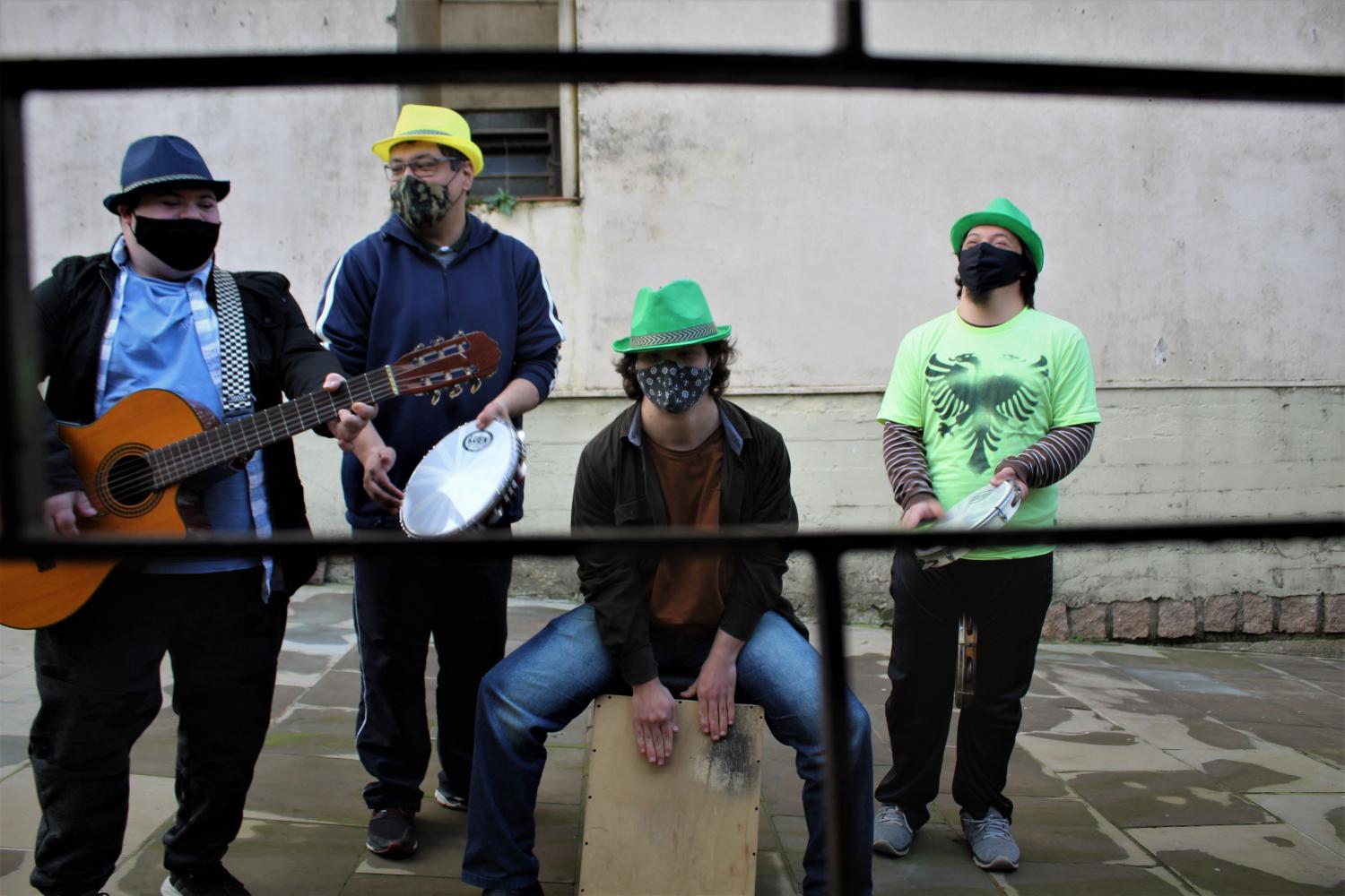 Grupo Downboys, de jovens com síndrome de down, busca ajuda para contratar professor de música