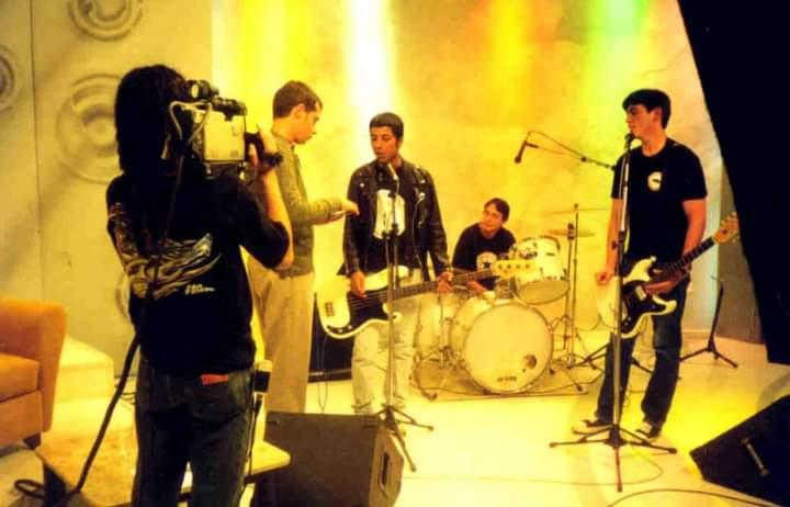 Sucesso nos anos 2000, banda Los Vatos volta a gravar para mostrar que o rock ainda existe