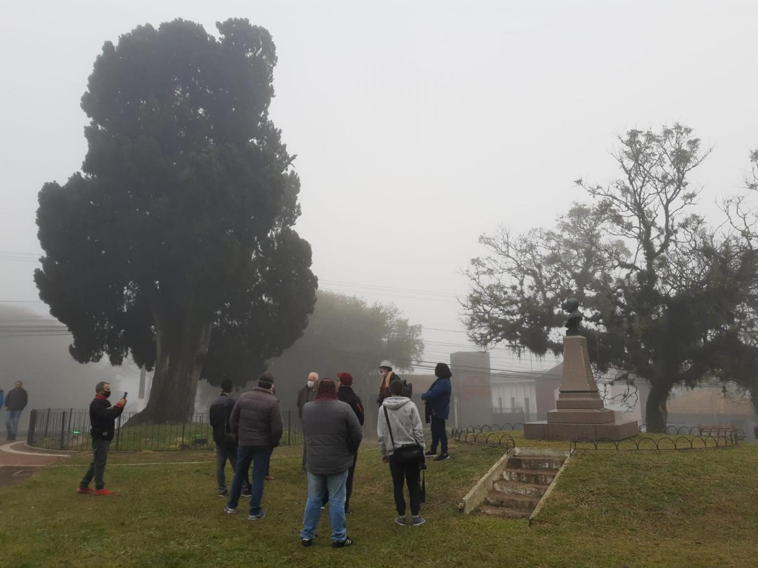 Entrevista fictícia com Cipreste e caminhada fotográfica marcam início do Mês da Fotografia em Guaíba