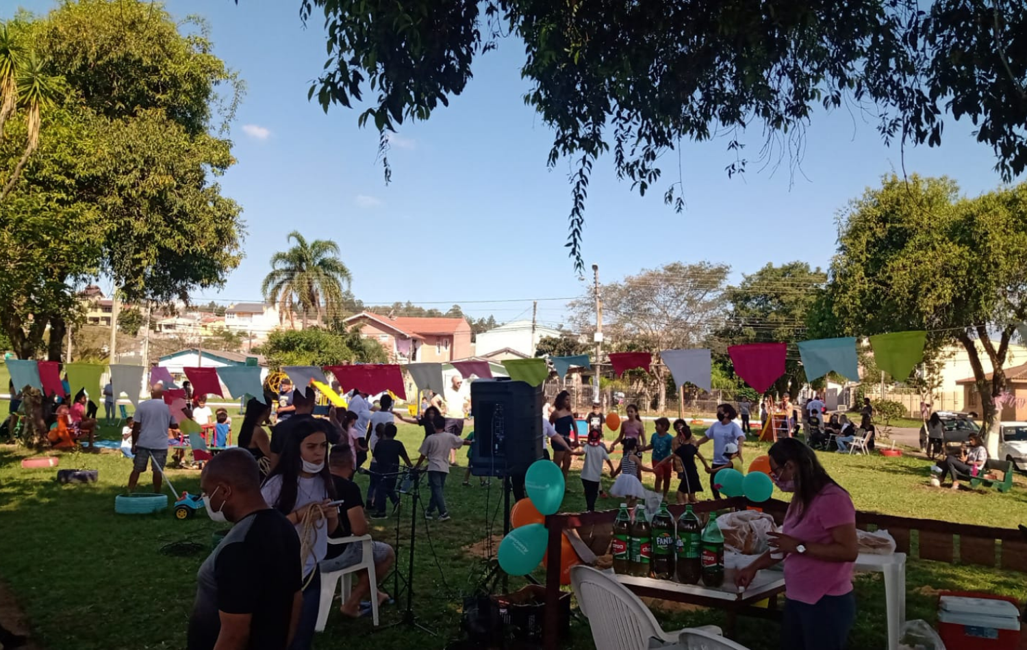 Comunidade comemora o Dia das Crianças na praça Bruna Dias Brandão, no Fátima