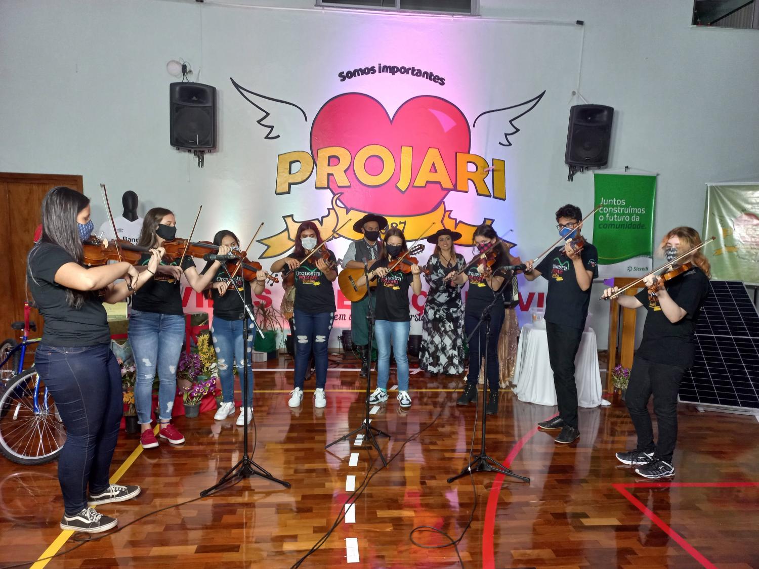 Concerto comunitário da orquestra inaugura uso de energia solar no Projari, no Bom Fim
