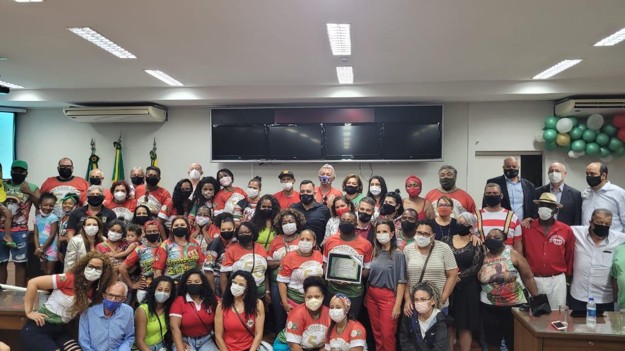 50 anos da escola Império Serrano encerra semana de homenagens na Câmara de Vereadores