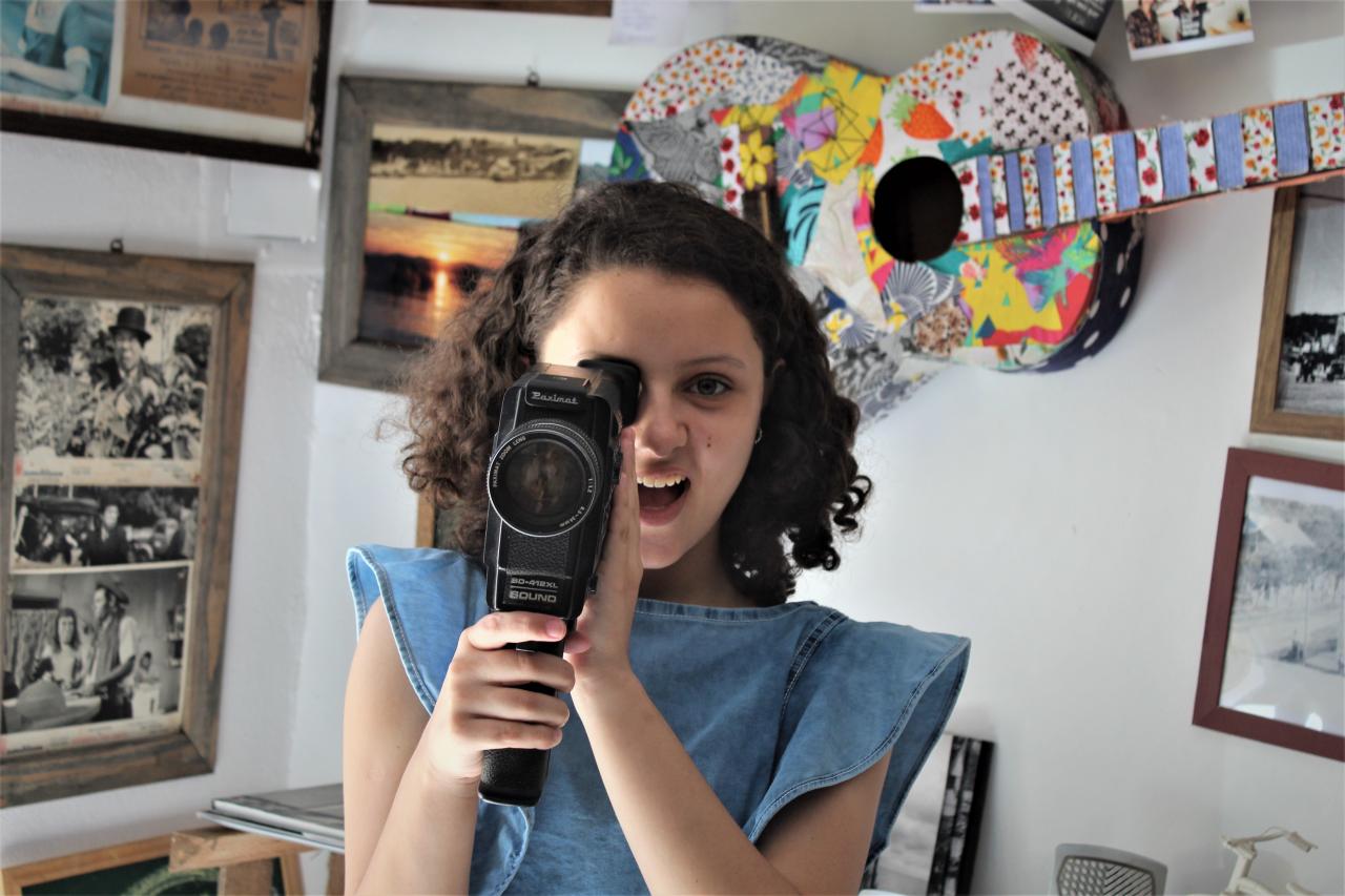 Atriz guaibense Manu Moraes, de 13 anos, termina gravações do filme 