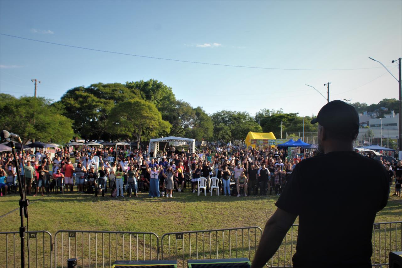 Com show da banda Casa Worship, Dia da Bíblia leva fiéis para o Parque da Juventude