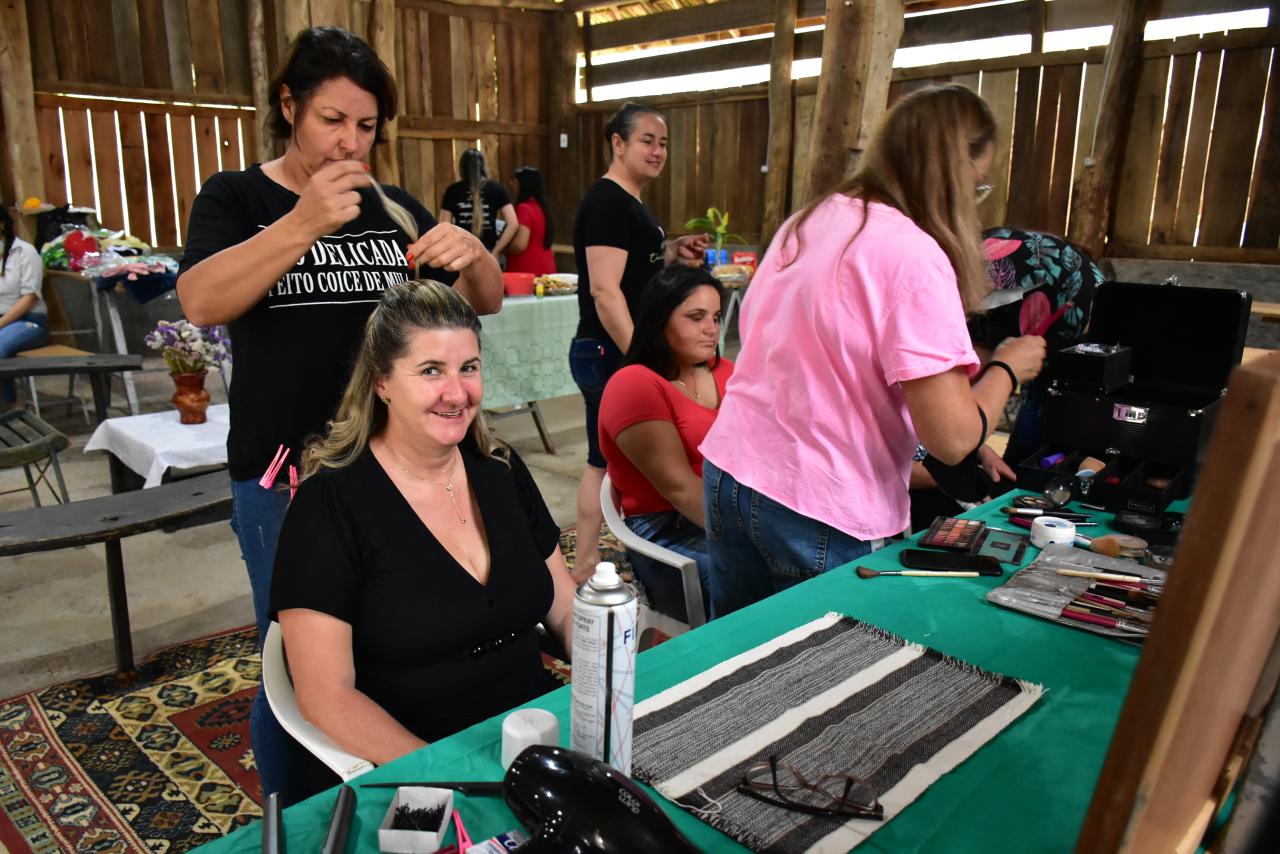 Guaíba Foto Clube conclui projeto de valorização da mulher do campo em Barra do Ribeiro