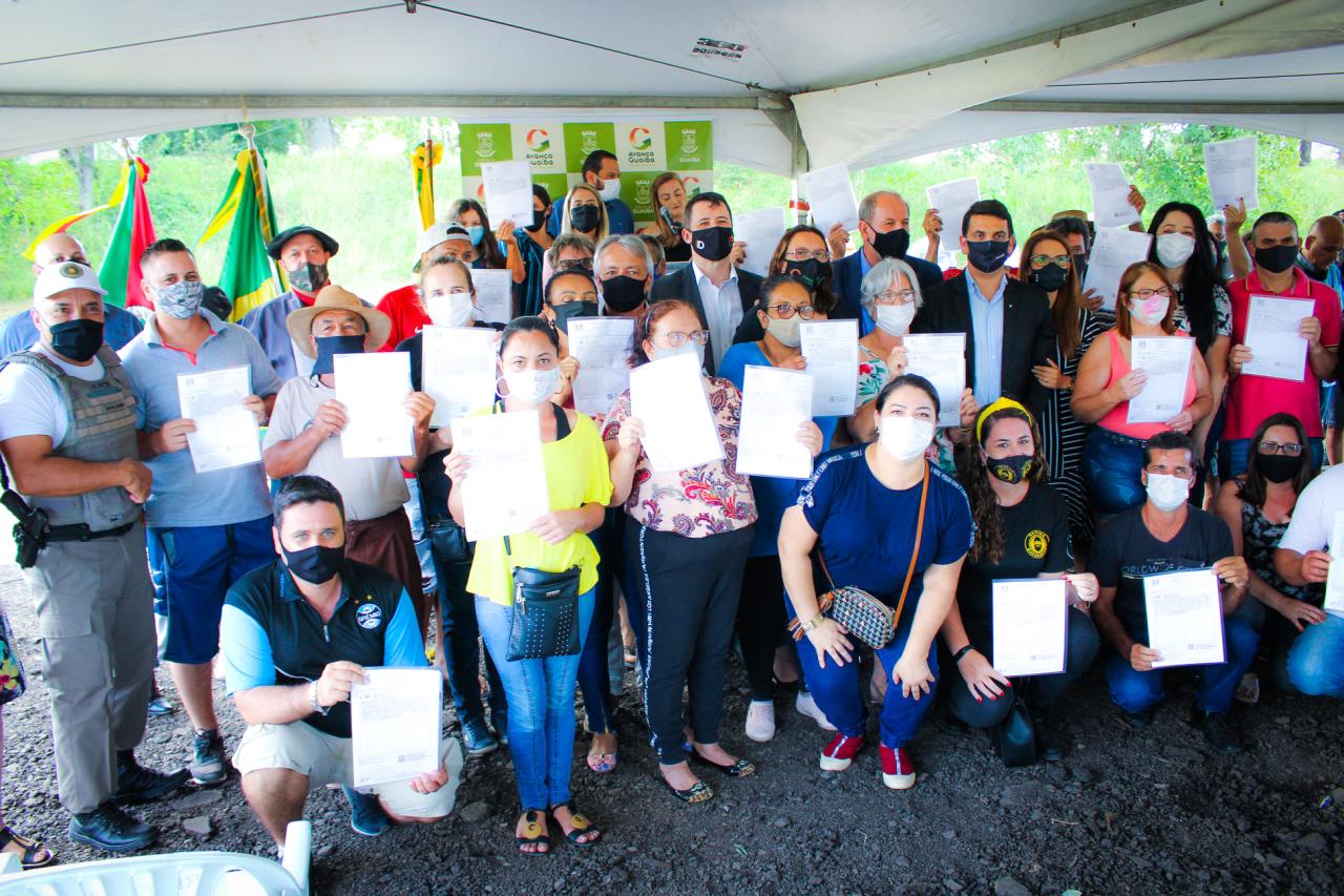 Prefeitura entrega primeira fase do projeto de regularização fundiária no Ipê