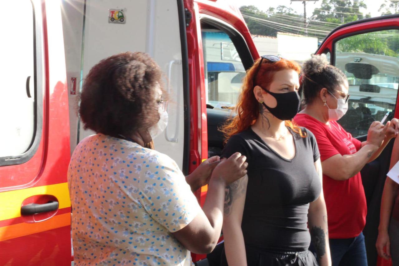 Secretaria de Saúde prepara dia de vacinação contra covid-19 neste domingo na Multifeira