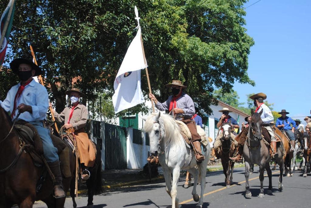 Cavaleiros iniciam a 22ª Cavalgada da Costa Doce em Guaíba