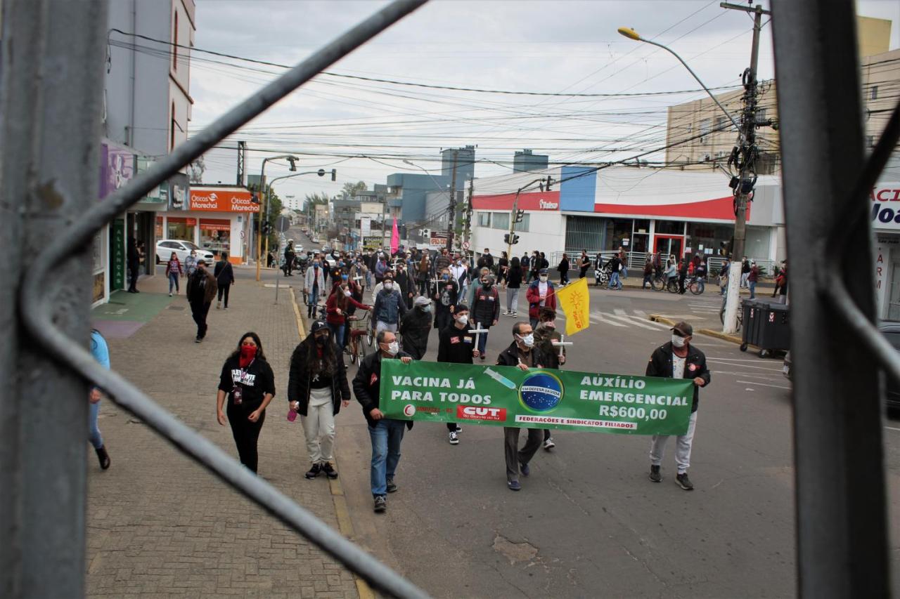 Protesto contra Bolsonaro, cartão emergencial, eleições escolares e mais notícias de junho