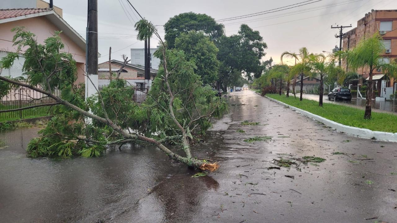Tempestade deixa cerca de 15 mil clientes de CEEE sem luz em Guaíba; veja os canais para atendimento